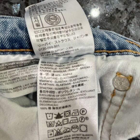 Levi’s 550 Relaxed Fit Jeans W40 L32 Light Wash Distressed Hem - Picture 4 of 10